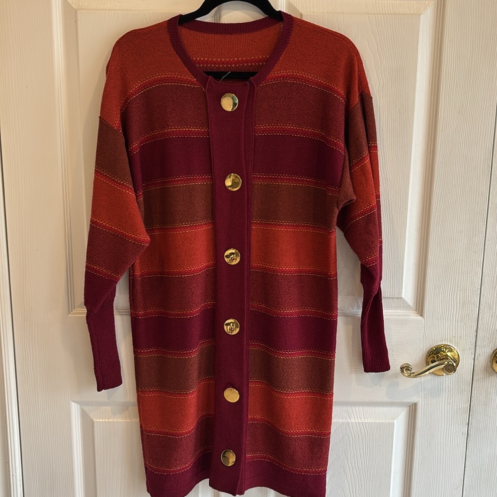 High quality wool blend cardigan coat with gold buttons. Size S.